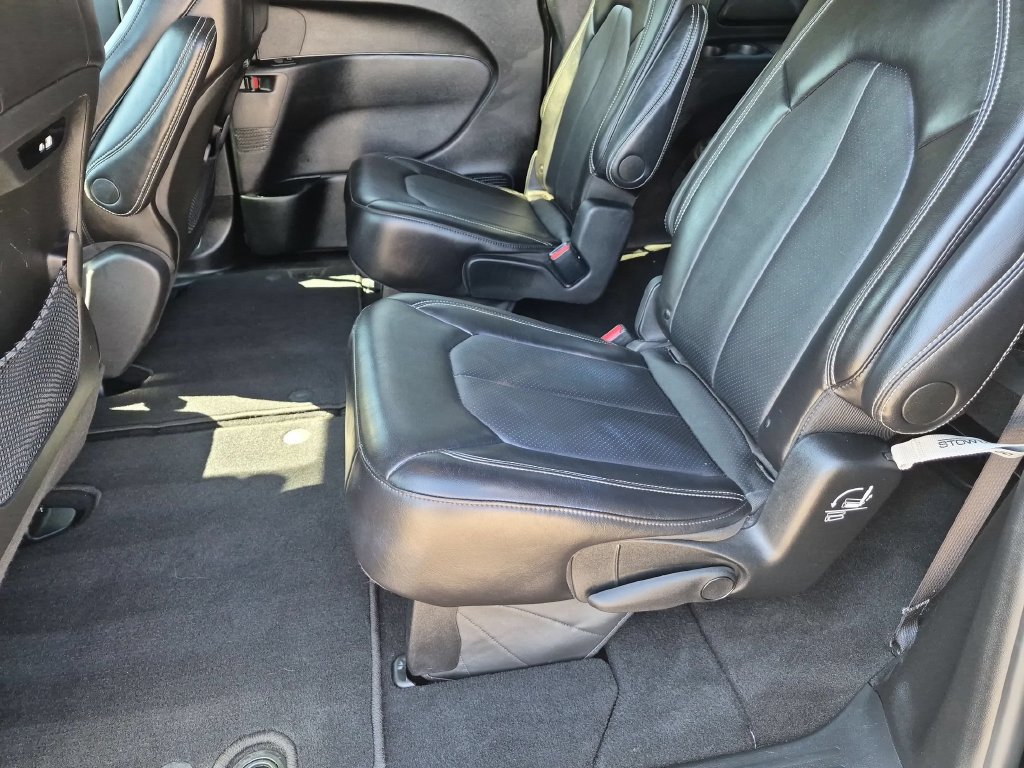 Used 2026 Chrysler Pacifica Select FWD image 26
