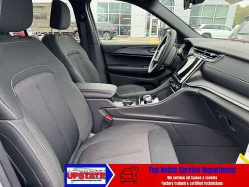 New 2025 Jeep Grand Cherokee Laredo X w/ Luxury Tech Group I AWD/4WD image 12