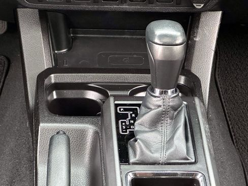 Used 2016 Toyota Tacoma TRD Sport image 21