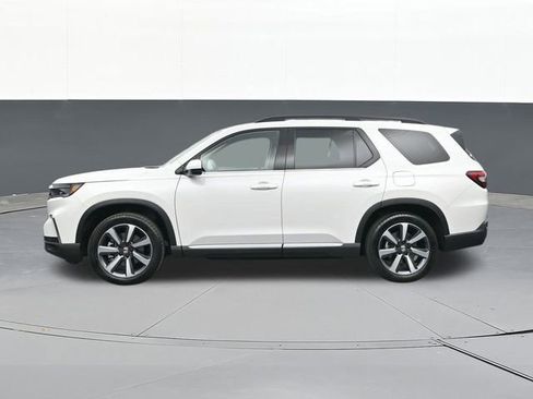 Used 2025 Honda Pilot Touring image 7