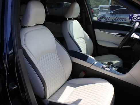 Used 2019 INFINITI QX50 Essential w/ Sensory Package image 11