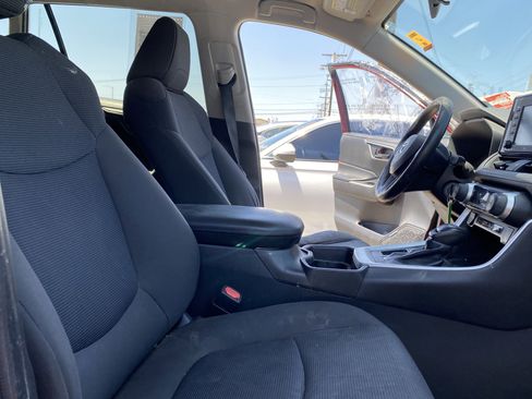 Used 2021 Toyota RAV4 LE w/ Carpet Mat Package (TMS) FWD image 21