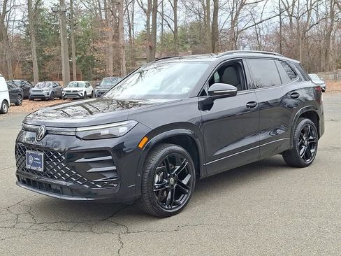 Certified 2025 Volkswagen Tiguan SE R-Line image 5