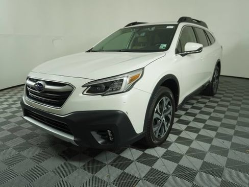 Certified 2021 Subaru Outback Limited AWD/4WD image 3