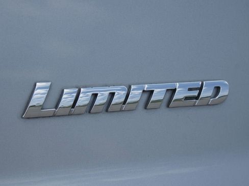 Used 2019 Toyota Tundra Limited w/ Limited Premium Package AWD/4WD image 18