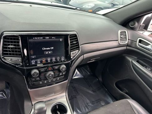Used 2019 Jeep Grand Cherokee Altitude image 18