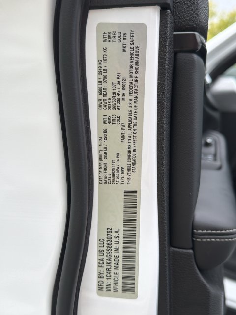 Used 2025 Jeep Grand Cherokee L Altitude AWD/4WD image 38