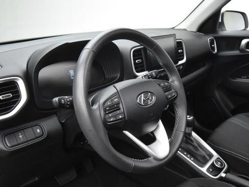 Used 2026 Hyundai Venue SEL FWD image 16