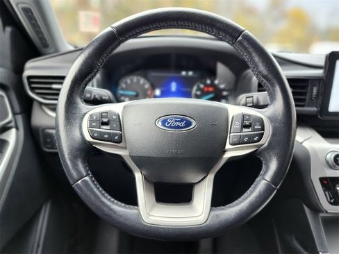 Certified 2022 Ford Explorer XLT w/ Equipment Group 202A image 28