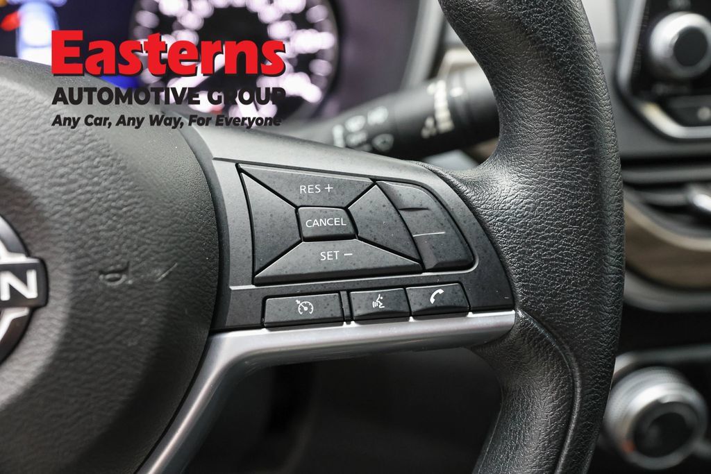 Used 2025 Nissan Altima 2.5 SV FWD image 17