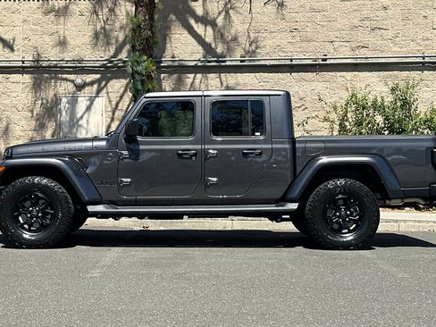 Used 2025 Jeep Gladiator Sport AWD/4WD image 6