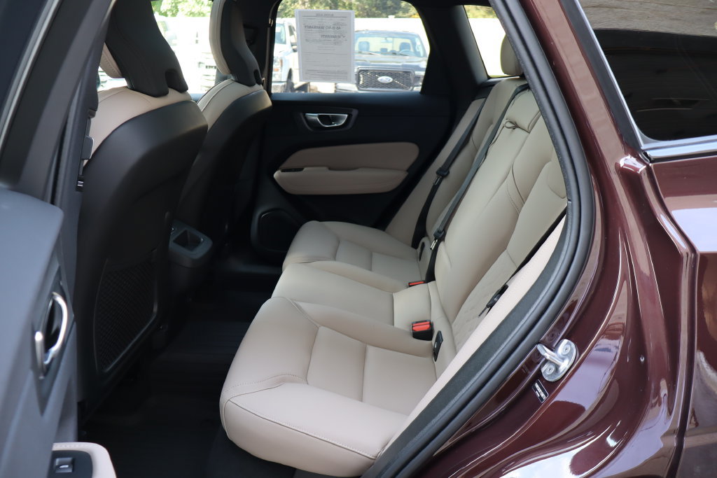 Used 2026 Volvo XC60 B5 Plus w/ Climate Package AWD/4WD image 11