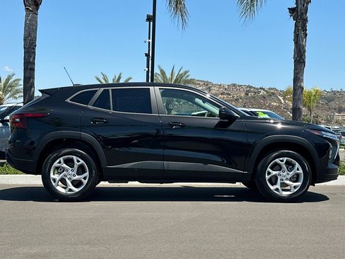 New 2026 Chevrolet Trax LS w/ LS Convenience Package FWD image 3
