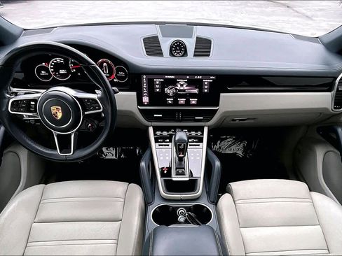 Used 2021 Porsche Cayenne Coupe image 14