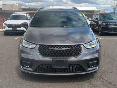 Used 2023 Chrysler Pacifica Touring-L w/ S Appearance Package FWD image 8