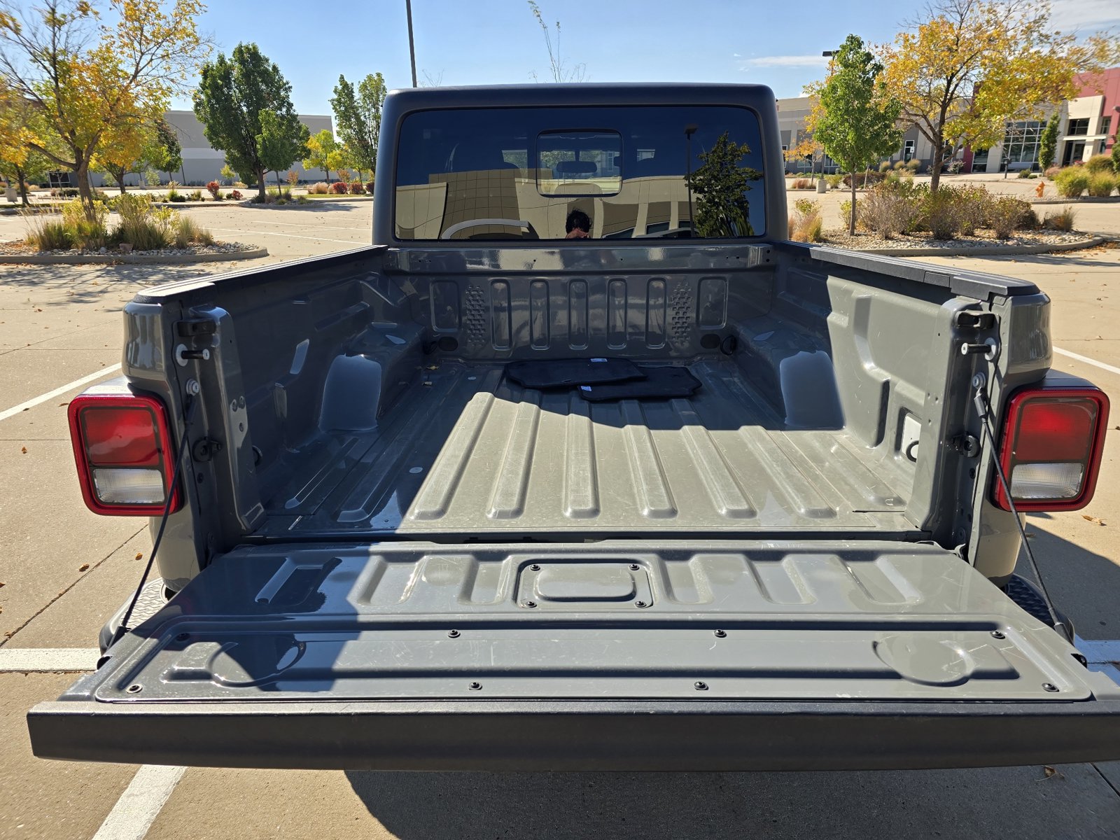 Used 2023 Jeep Gladiator Sport AWD/4WD image 12
