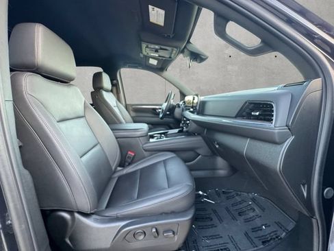 Used 2025 Chevrolet Suburban LT RWD image 24