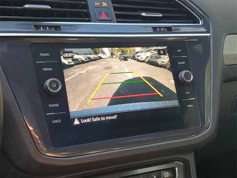 Used 2021 Volkswagen Tiguan SE R-Line image 27