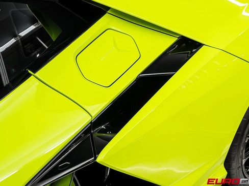 Used 2025 Lamborghini Revuelto AWD/4WD image 18