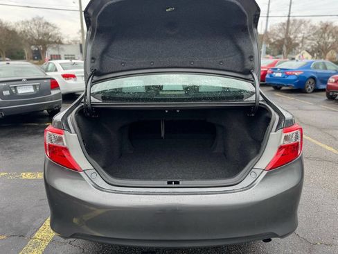 Used 2012 Toyota Camry L image 19