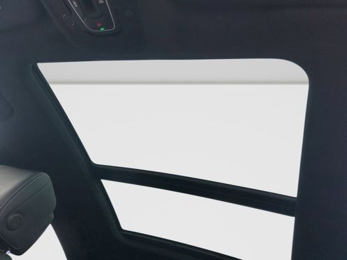 Used 2024 Audi Q8 e-tron Premium Plus w/ Premium Plus Package image 31