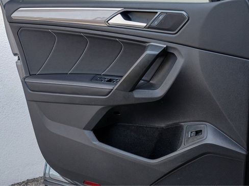 New 2024 Volkswagen Tiguan SE R-Line image 17