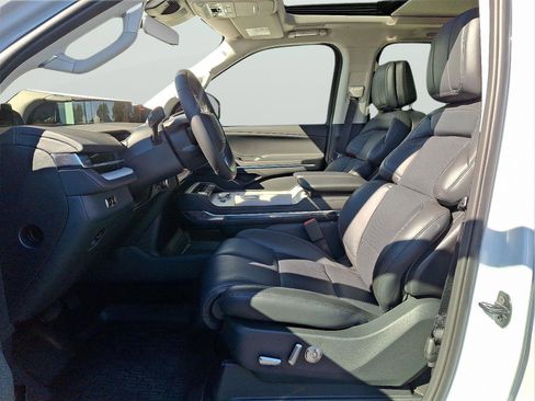 New 2025 Lincoln Navigator L Reserve image 11