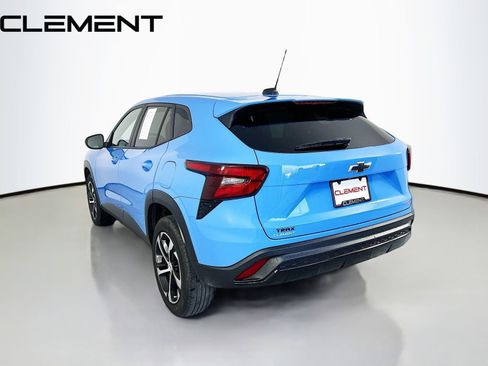 Used 2024 Chevrolet Trax RS FWD image 10