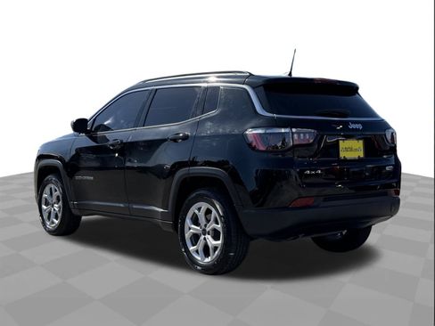 Used 2025 Jeep Compass Latitude AWD/4WD image 3