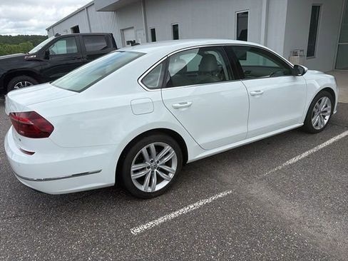 Used 2018 Volkswagen Passat 2.0T SE FWD image 4