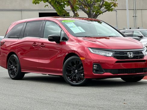 Used 2025 Honda Odyssey Sport-L image 2