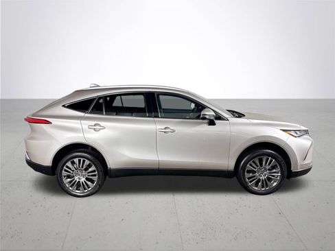 Used 2024 Toyota Venza Nightshade image 5