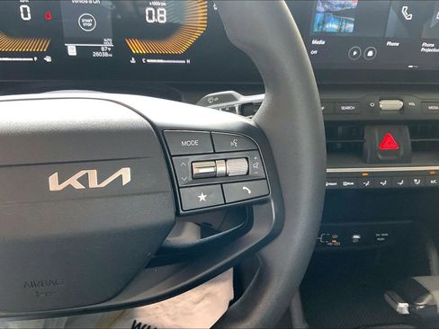 Used 2025 Kia K4 FWD image 9
