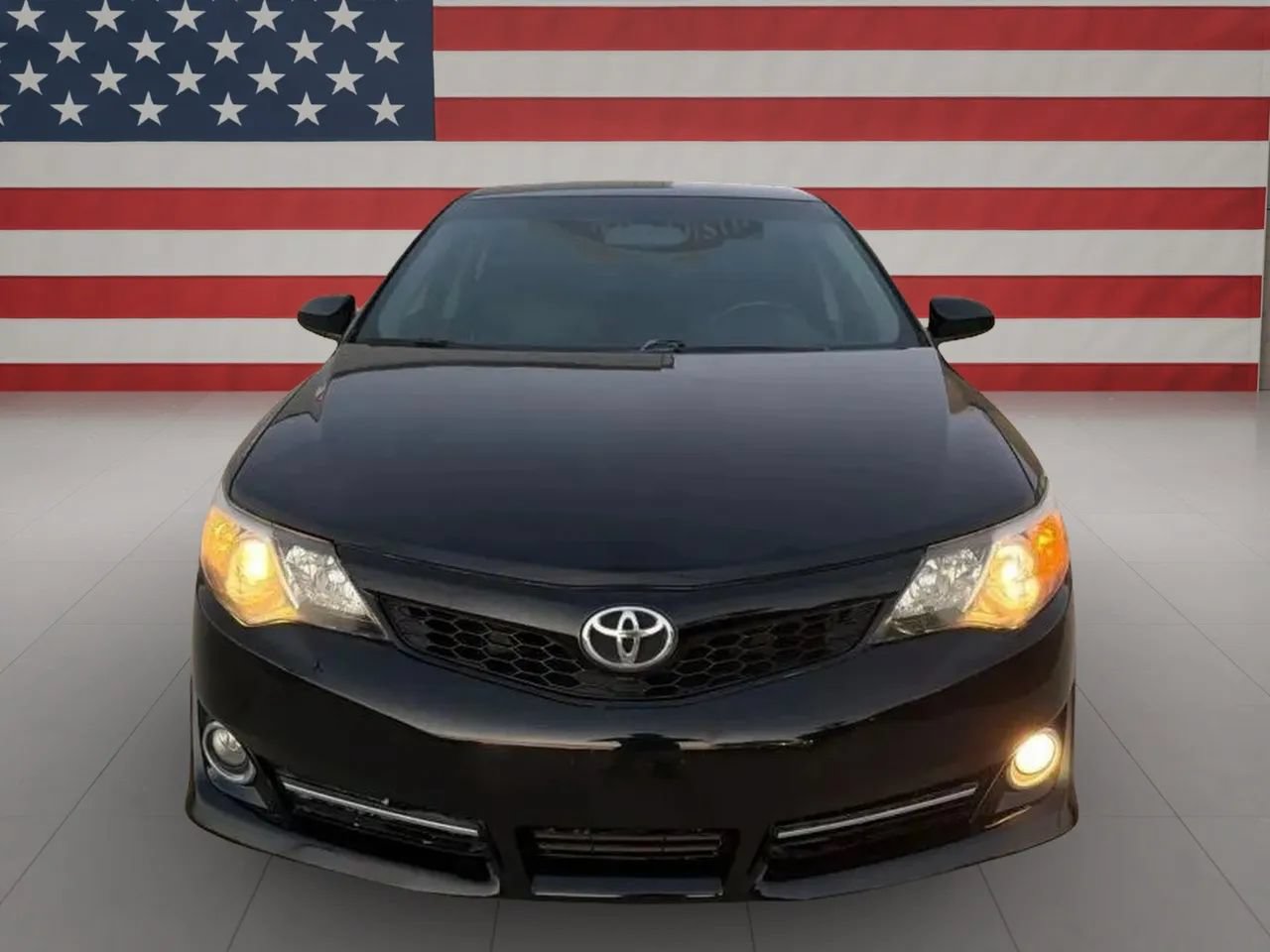 Used 2012 Toyota Camry SE FWD image 3