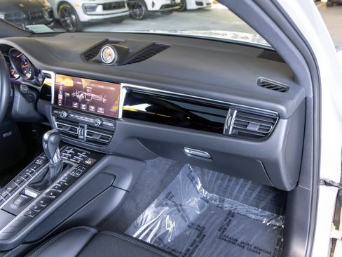 Certified 2021 Porsche Macan AWD/4WD image 60