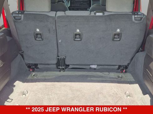 Used 2025 Jeep Wrangler Unlimited Rubicon AWD/4WD image 31