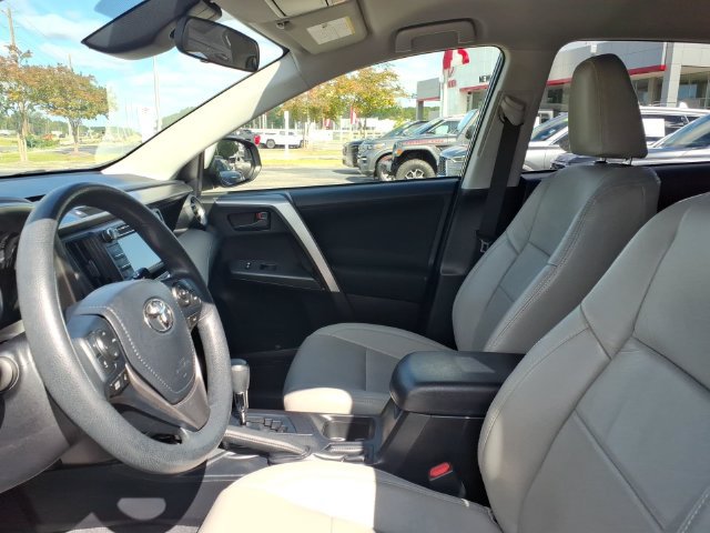 Used 2017 Toyota RAV4 LE FWD image 5