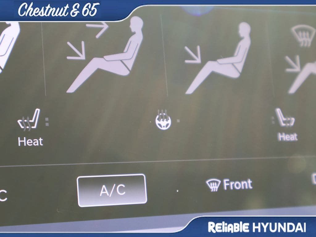 Used 2023 Chrysler Pacifica Touring-L AWD/4WD image 37
