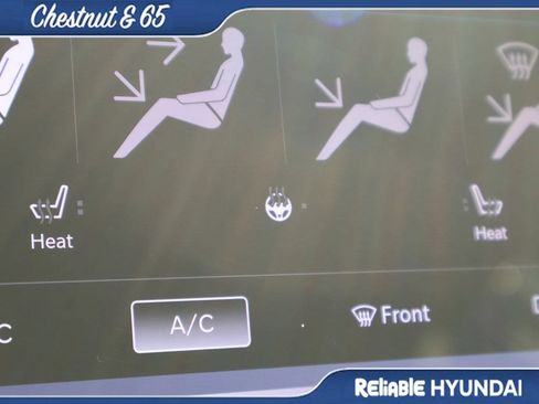 Used 2023 Chrysler Pacifica Touring-L AWD/4WD image 37