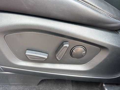 Used 2022 Ford Explorer XLT w/ Equipment Group 202A image 14