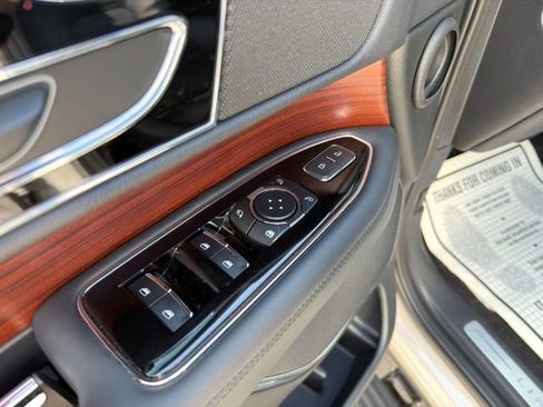 Used 2024 Lincoln Navigator Premiere AWD/4WD image 26