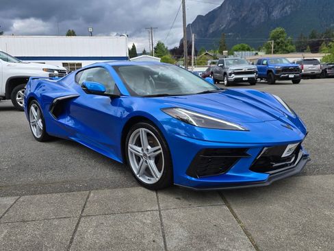 Used 2024 Chevrolet Corvette Stingray Premium Cpe w/ Z51 Performance Package RWD image 3