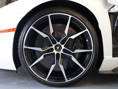 Used 2019 Lamborghini Aventador S image 37