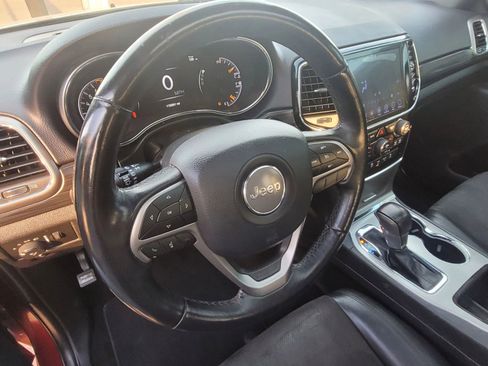 Used 2019 Jeep Grand Cherokee Altitude image 3