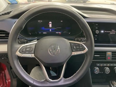 Certified 2023 Volkswagen Taos SE w/ Panoramic Sunroof Package AWD/4WD image 19