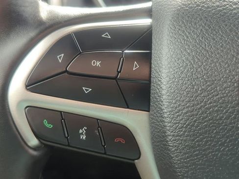 Used 2020 Jeep Grand Cherokee Altitude image 15