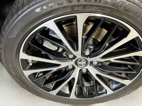 Used 2019 Toyota Camry SE FWD image 14