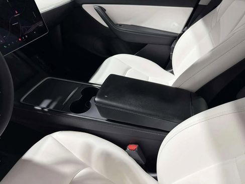 Used 2021 Tesla Model Y Long Range image 15