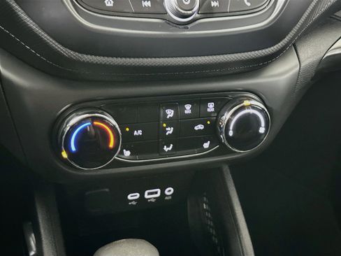 Used 2023 Chevrolet TrailBlazer LT FWD image 23