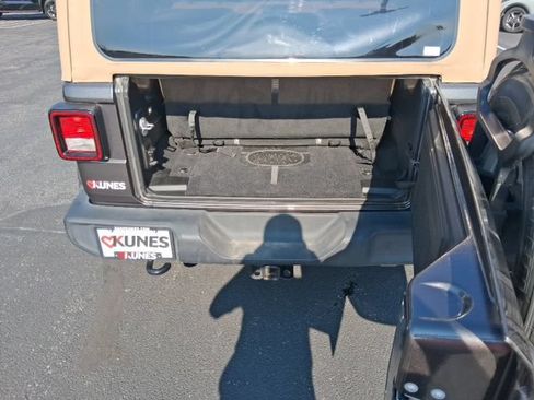 Used 2019 Jeep Wrangler Sport AWD/4WD image 25